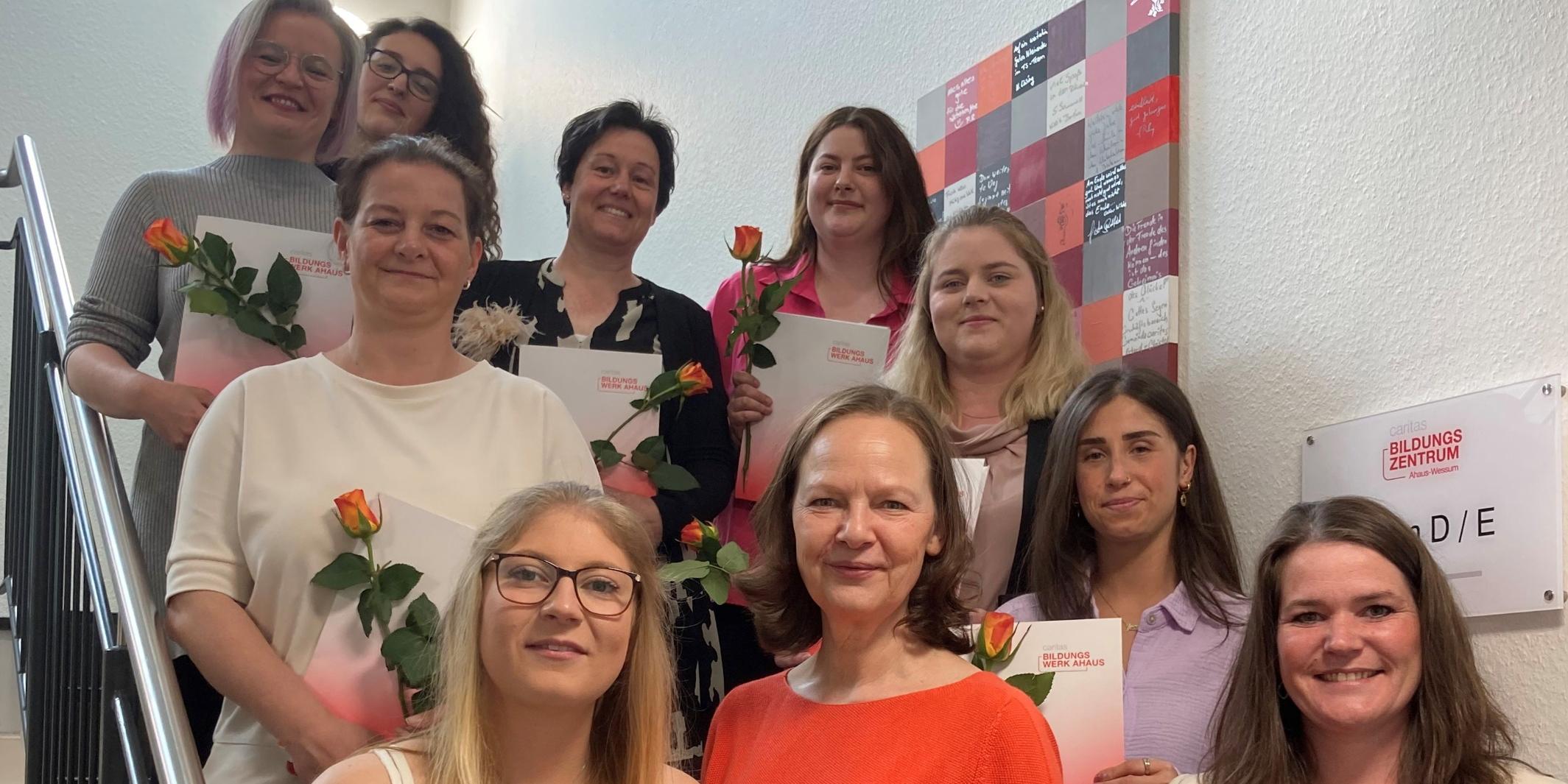 Lehrerin Dorothea Oer (vorne M.) im Kreise der neuen Praxisanleiterinnen.