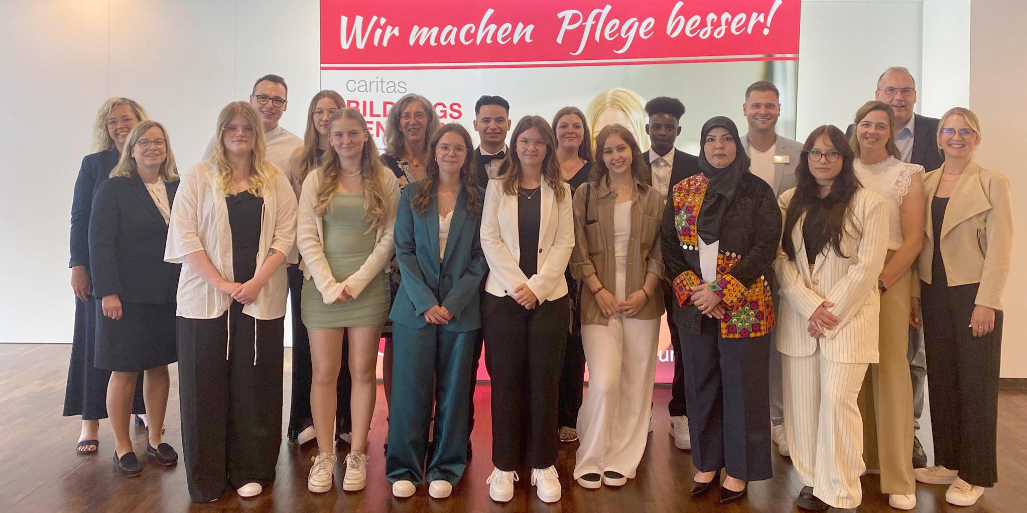Die Absolventinnen und Absolventen des Kurses B 12 wurden feierlich verabschiedet.