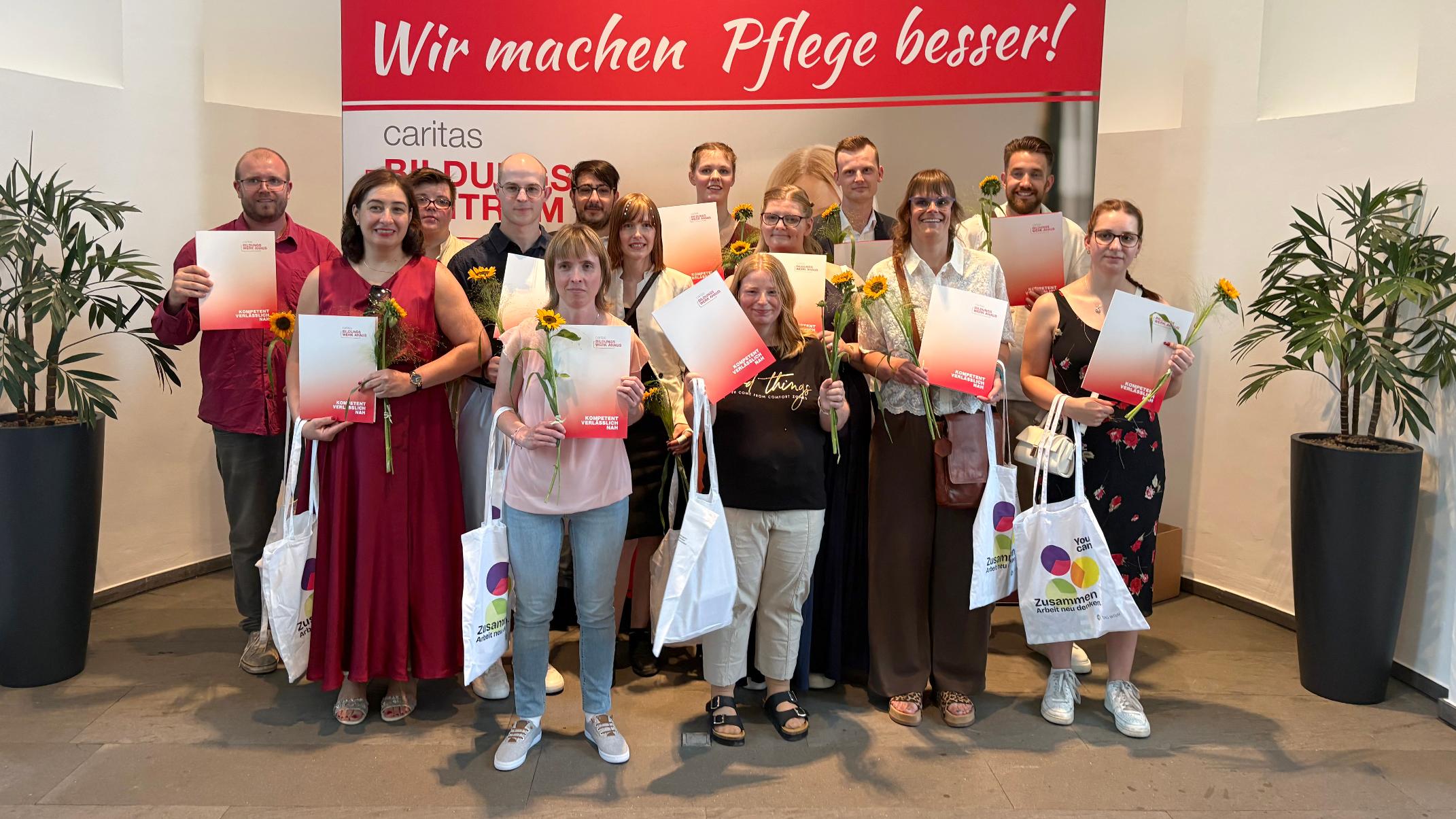 Die Teilnehmerinnen und Teilnehmer der Qualifizierungsmaßnahme zur Alltagsbegleitung.