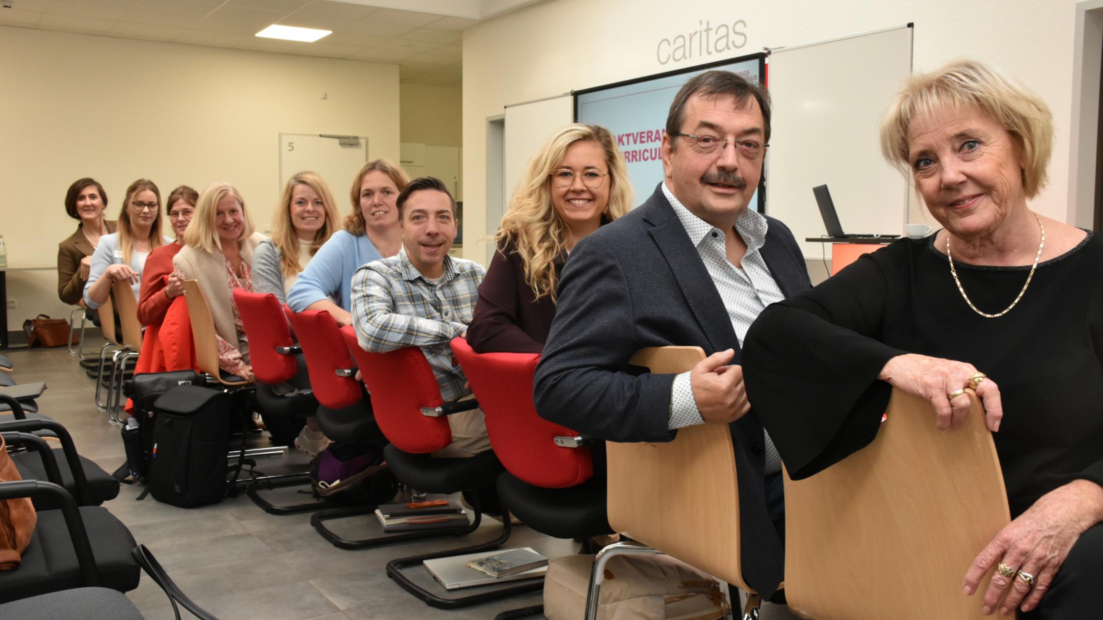 Die Mitglieder der Curriculum-AG: Sie haben einen neuen Lehrplan für die Pflegeausbildung erarbeitet.