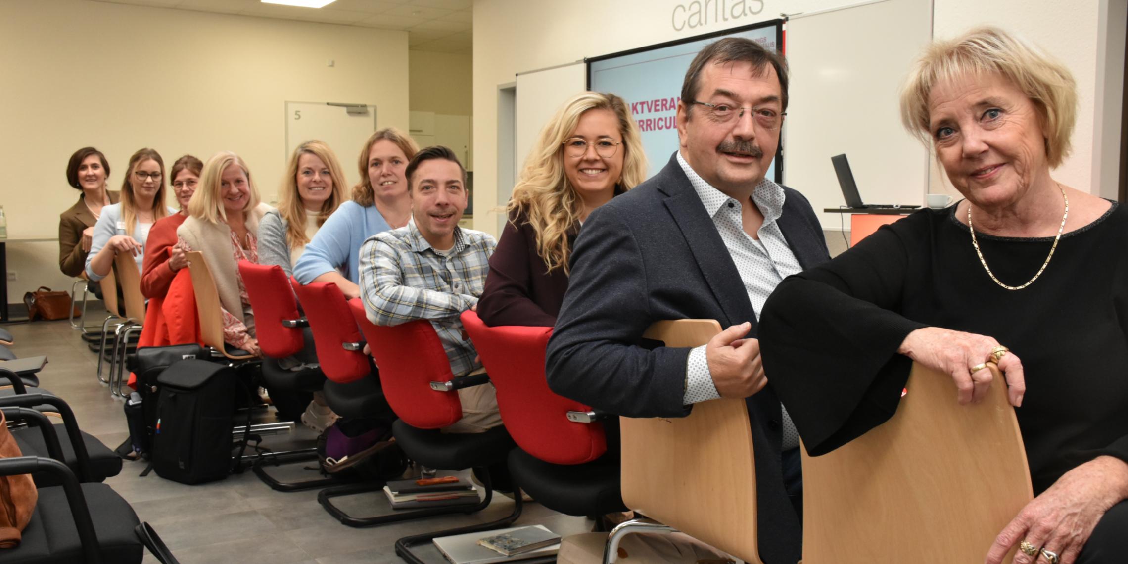 Die Mitglieder der Curriculum-AG: Sie haben einen neuen Lehrplan für die Pflegeausbildung erarbeitet.