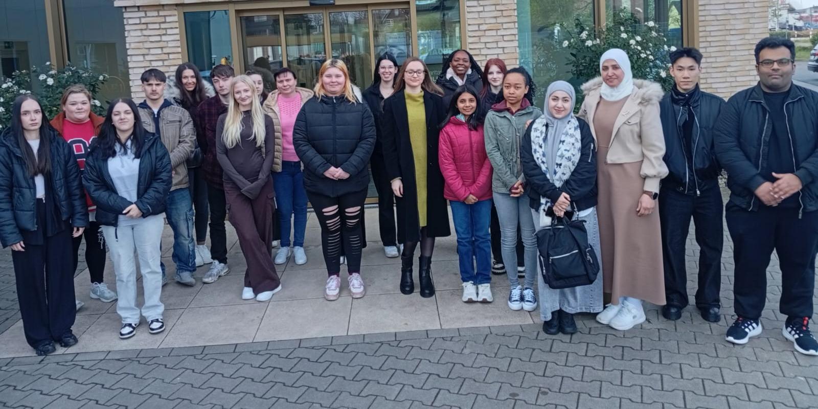 Kurs 71 startete am 1. April in die Ausbildung zur Pflegefachfrau/zum Pflegefachmann.