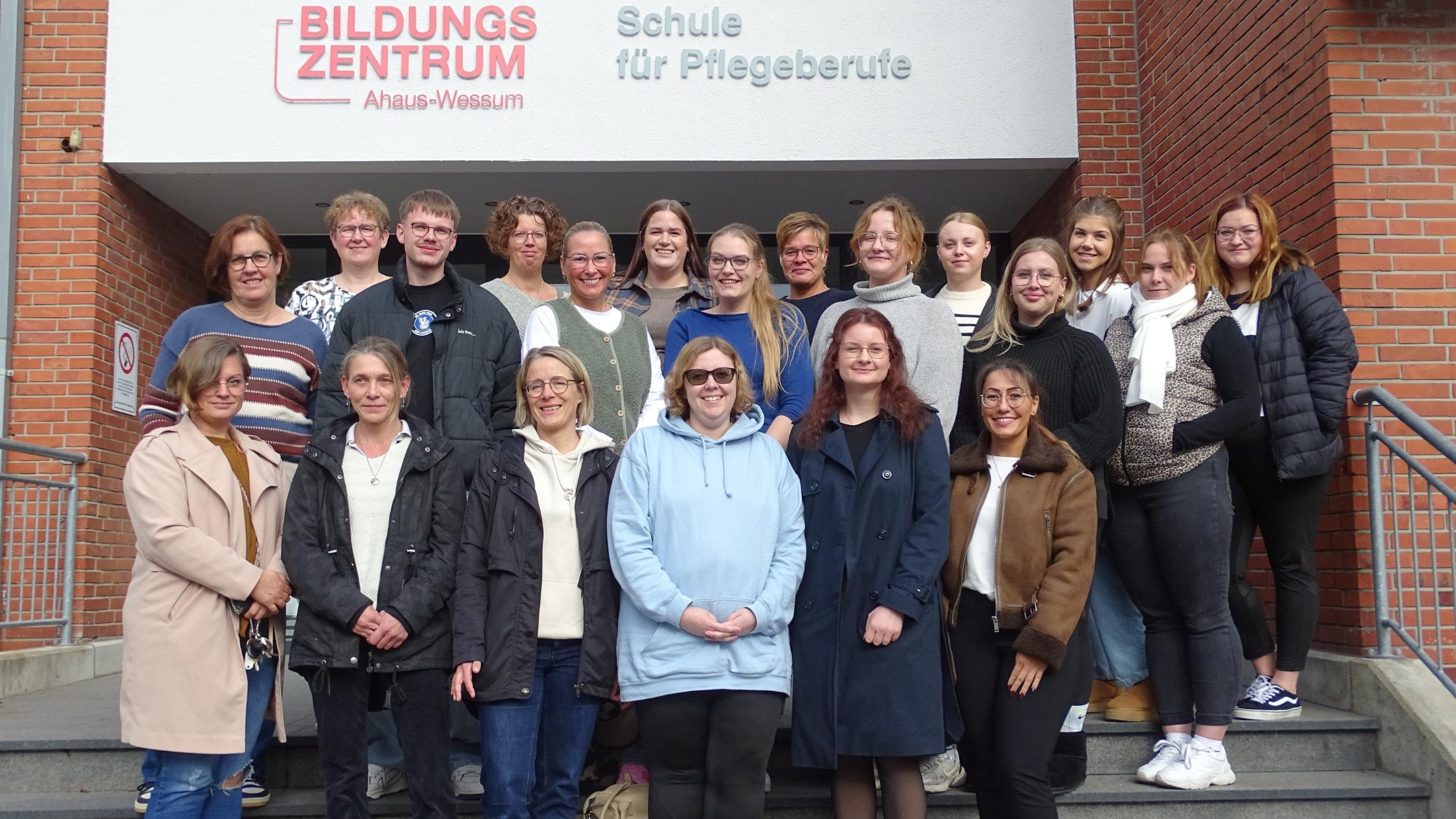 22 Pflegefachkräfte nehmen an der neuen Praxisanleiter-Weiterbildung teil.