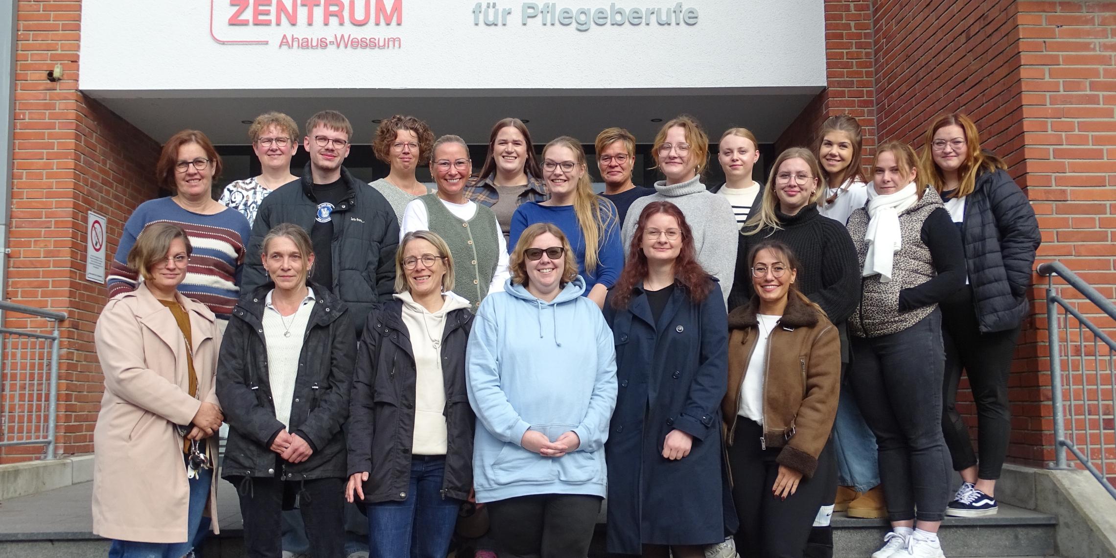 22 Pflegefachkräfte nehmen an der neuen Praxisanleiter-Weiterbildung teil.