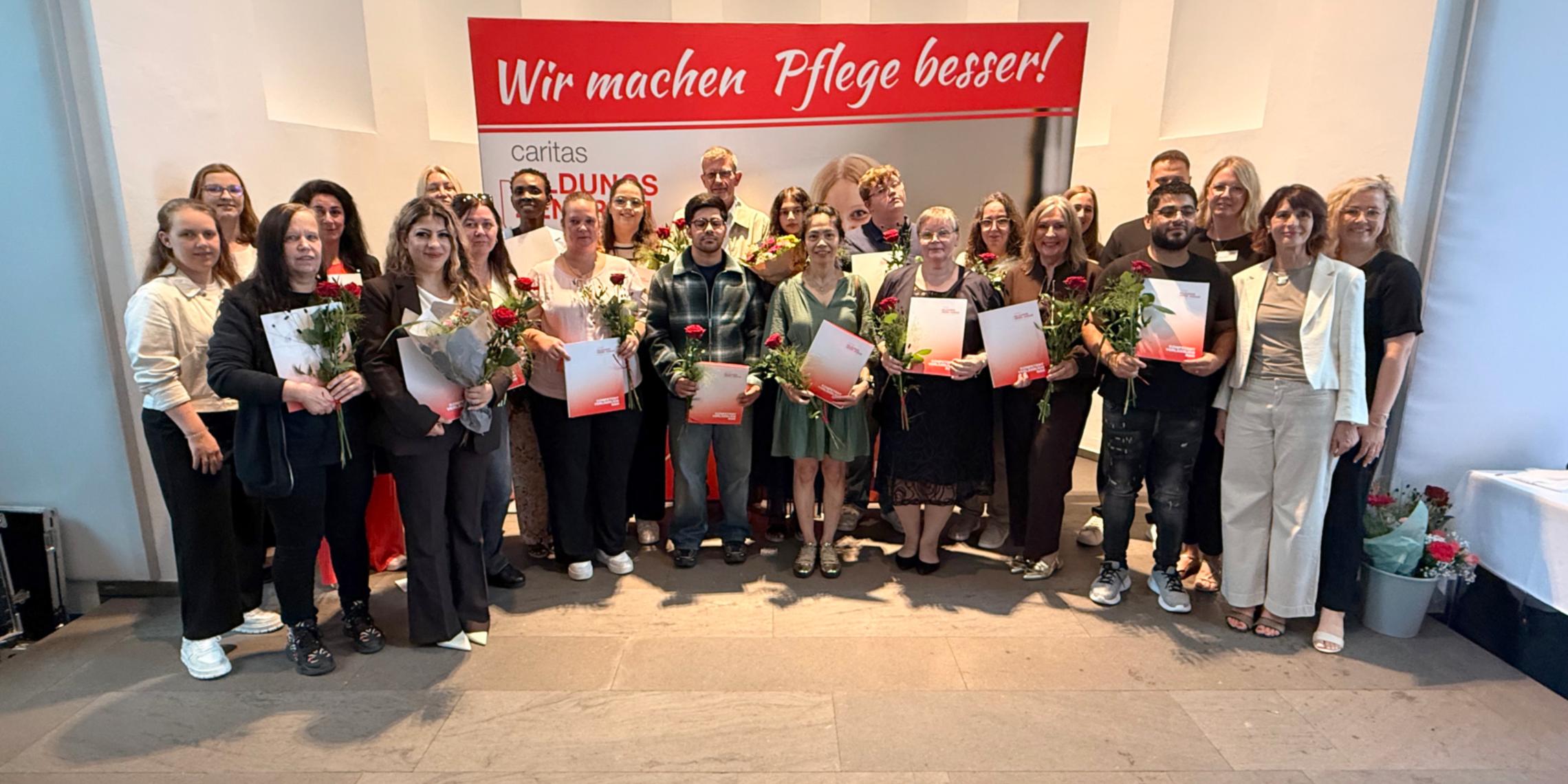 Der Pflegefachassistenz-Kurs R 65 wurde feierlich verabschiedet.