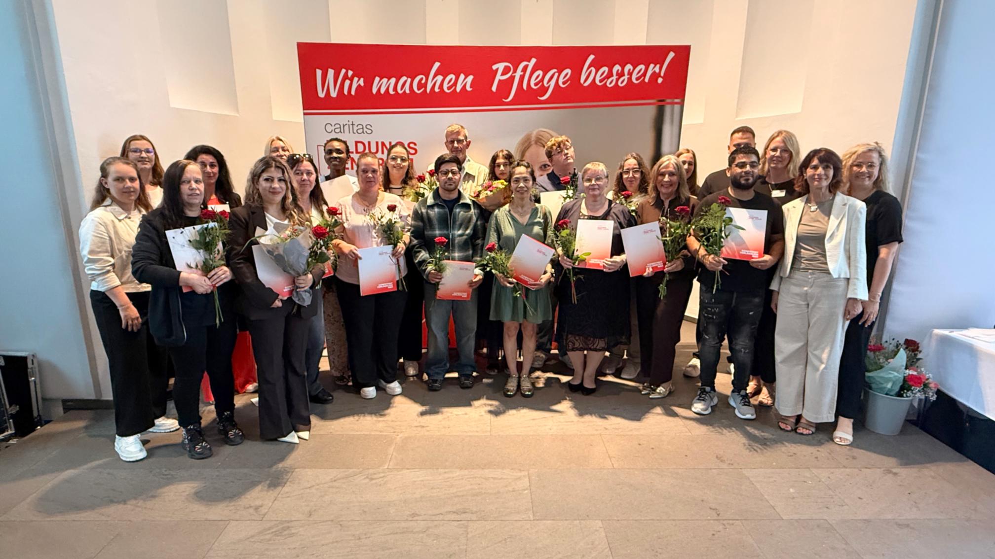 Der Pflegefachassistenz-Kurs R 5 wurde feierlich verabschiedet.