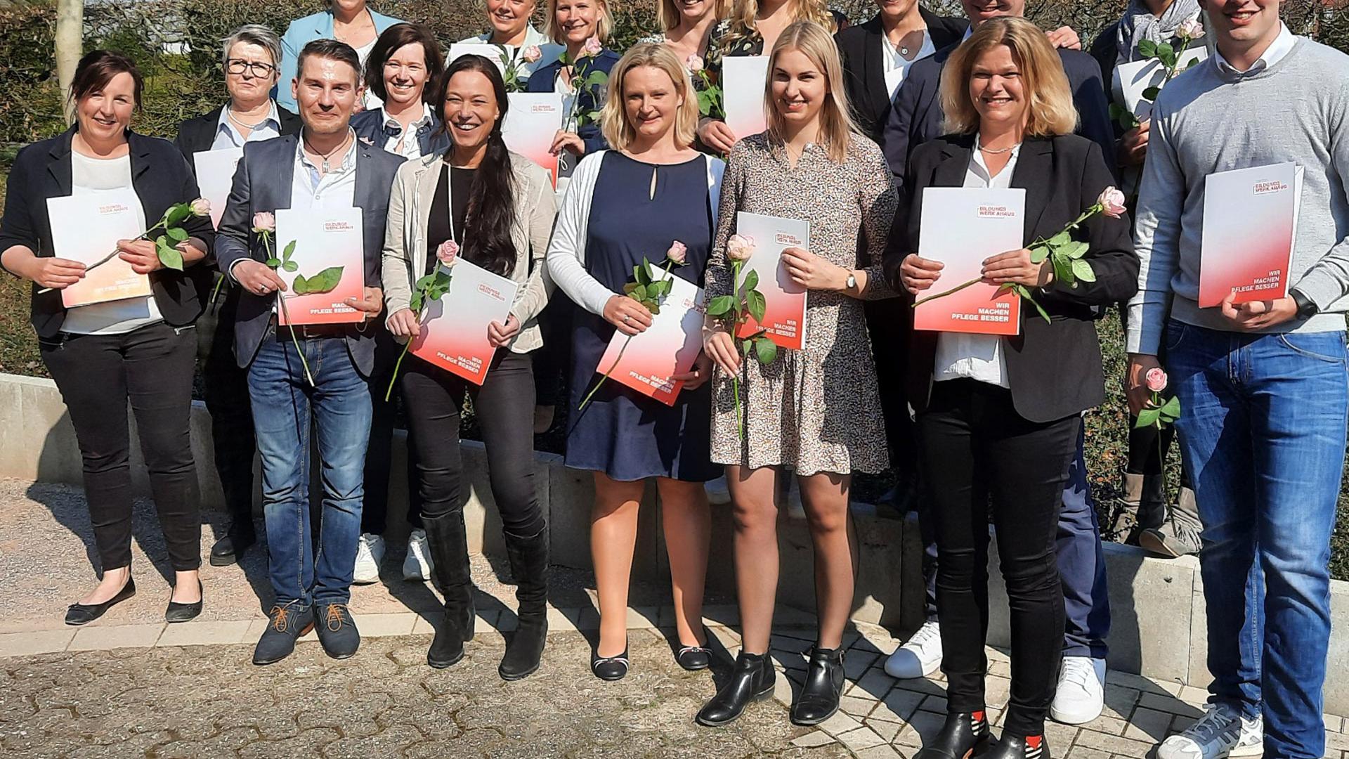 Pflegekräfte haben ihre Weiterbildung erfolgreich beendet